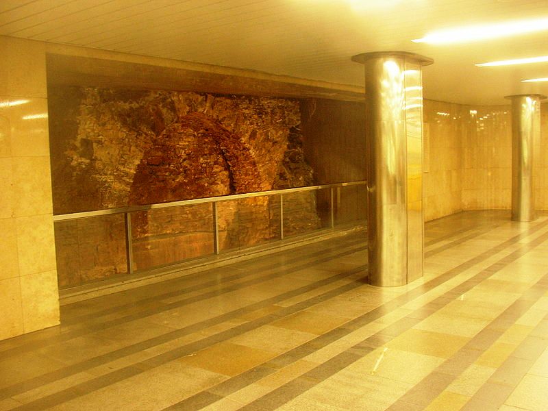 Wenceslas-Square-M%C5%AFstekMetroStation.jpg