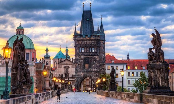 Charles-Bridge-Tower.jpg