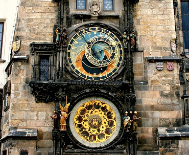 Charles-Bridge-PragueAstronomicalClock.jpg