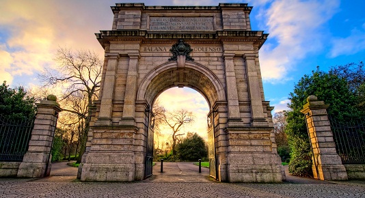 St-Stephens-Green-Park-FusiliersArch.jpg