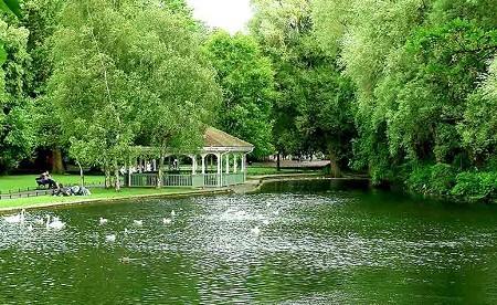 St-Stephens-Green-Park-DuckLake.jpg