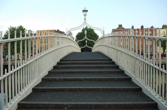 Hapenny-Bridge-Stairs.jpg