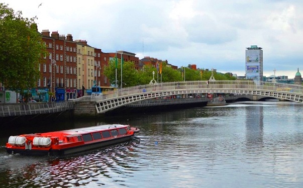 Hapenny-Bridge-BoatTour.jpg