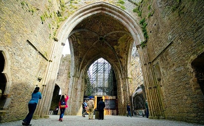 Rock-Of-Cashel-GothicCathedral.jpg