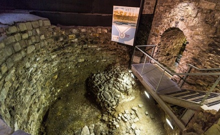 Dublin-Castle-MediaevalUndercroft.jpg