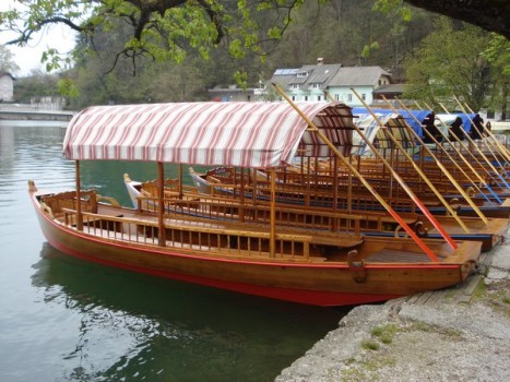 boats-at-the-Bled-lake.jpg