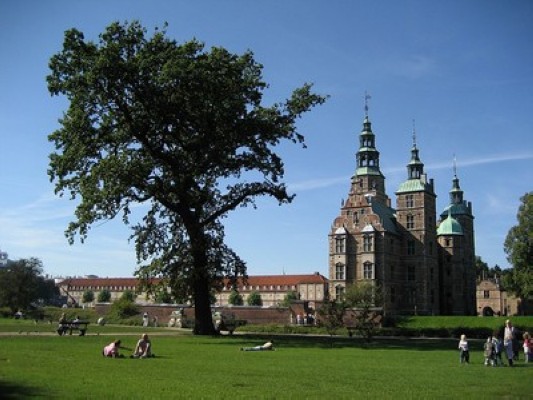 Rosenberg-castle-garden.jpg