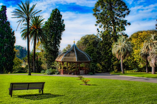 Melbourne-Royal-Botanic-Gardens-Rotunda.jpg