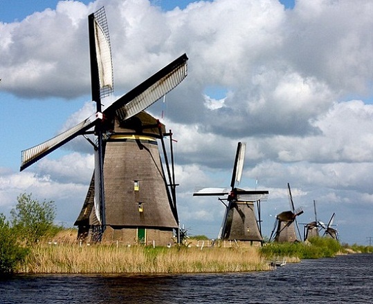 1554924693_673_Kinderdijk-Windmills-View.jpg