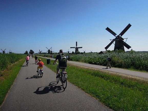 Kinderdijk-Windmills-Cycling.jpg