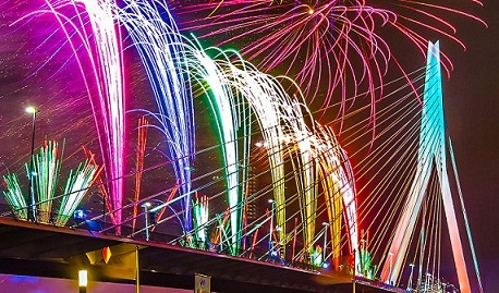 Erasmusbrug-Fireworks.jpg