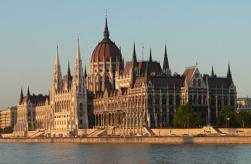 Hungarian-Parliament-Building-Cruise.jpg