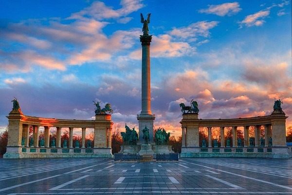 heroes-square-budapest-4.jpg