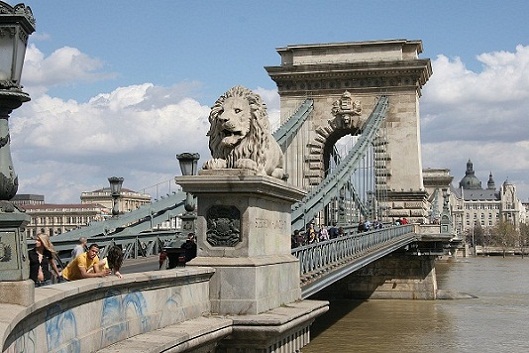 Chain-Bridge-Walk.jpg