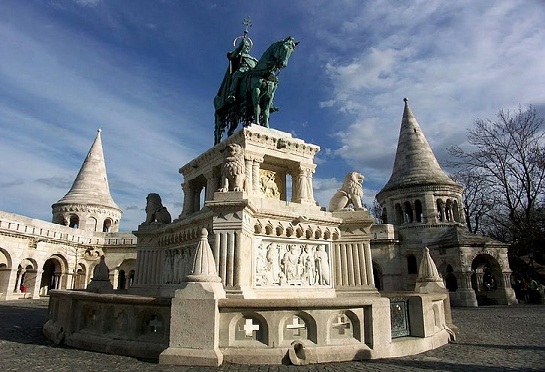 Fishermans-Bastion-BronzeStatueOfSaintStephenI.jpg