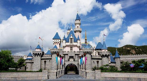 hong-kong-disneyland-3.jpg