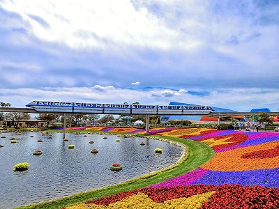 Epcot-Park-WorldShowcaseLake.jpg