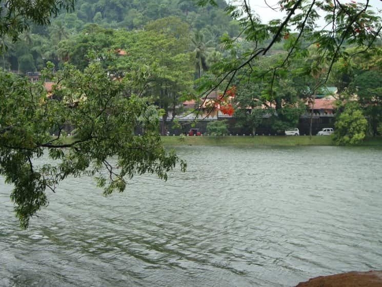 Kandy-Lake-7-min.jpg