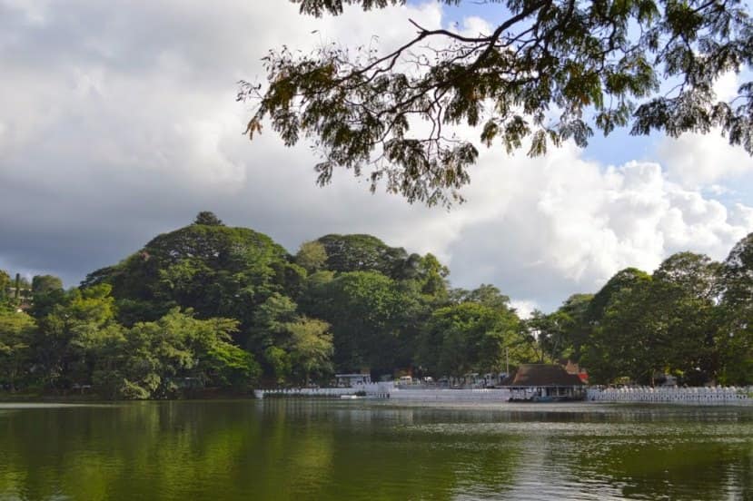 Kandy-Lake-16-min.jpg