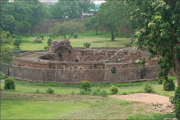 Agrasen-ki-Baoli-25.jpg