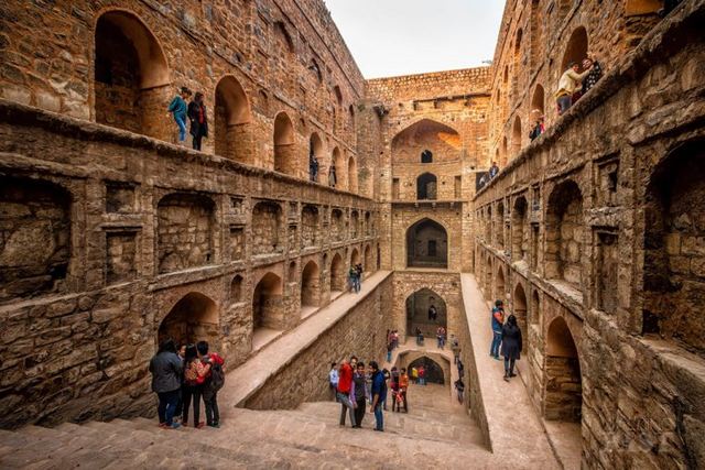 Agrasen-ki-Baoli.jpg