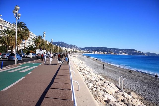 The-Promenade-des-Anglais.jpg