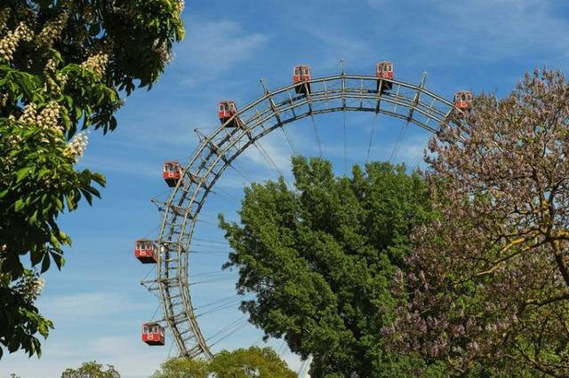 Viennese-Giant-Ferris-Wheel-9-1.jpg