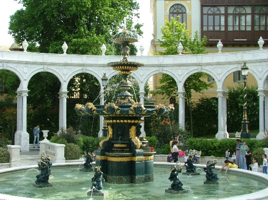 philharmonic-fountain-park-baku-4.jpg