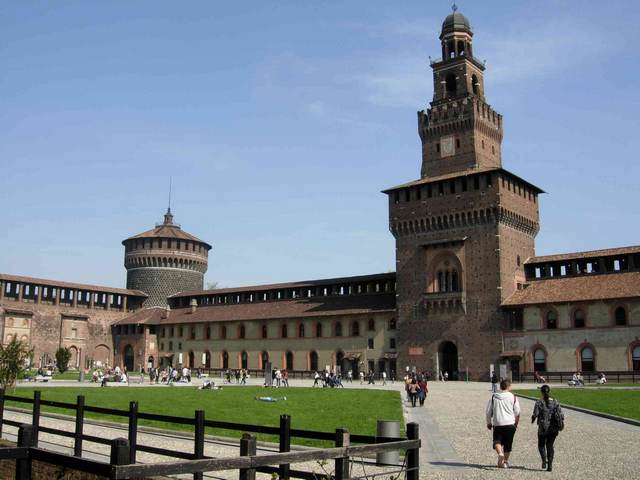 Sforza_Castle_Milan_from_internal_Court_yard-1.jpg