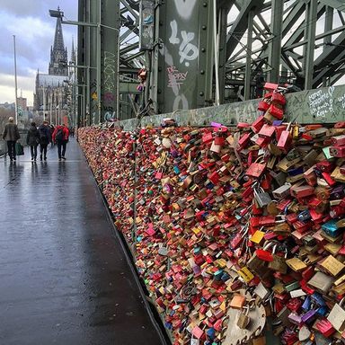 hohenzollern-bridge-cologne-2.jpg