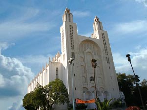 Sacre-Coeur-Cathedral.jpg