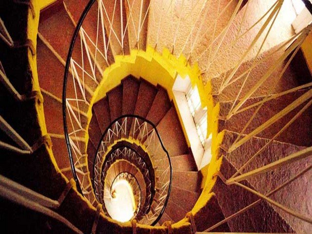 Bangalore-Palace-Staircase.jpg