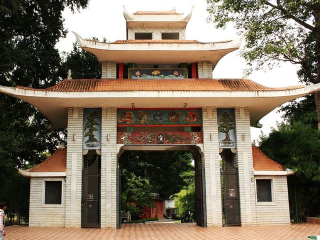 Lal-Bagh-JapaneseMonument.jpg