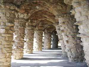 289817_parc_gell_-_stone_arches.jpg