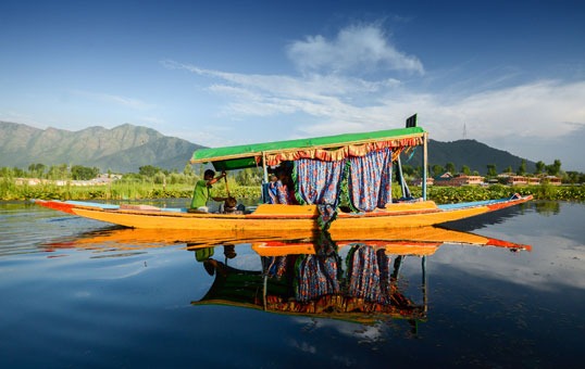 dal-lake-kashmir-3.jpg