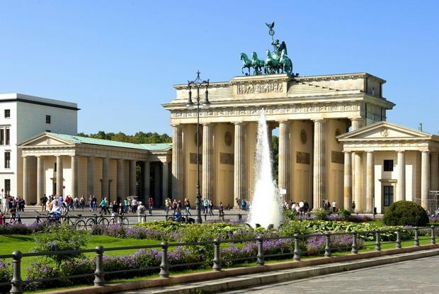 Brandenburg-Gate-4.jpg