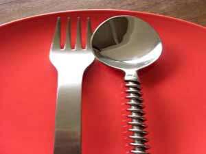 912439_cutlery_on_a_plate_.jpg