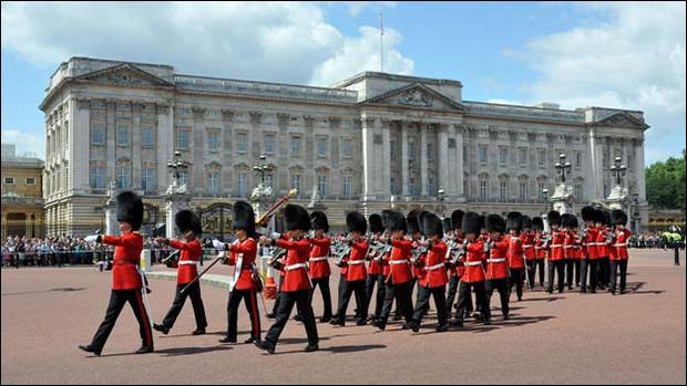 buckingham-palace-3.jpg