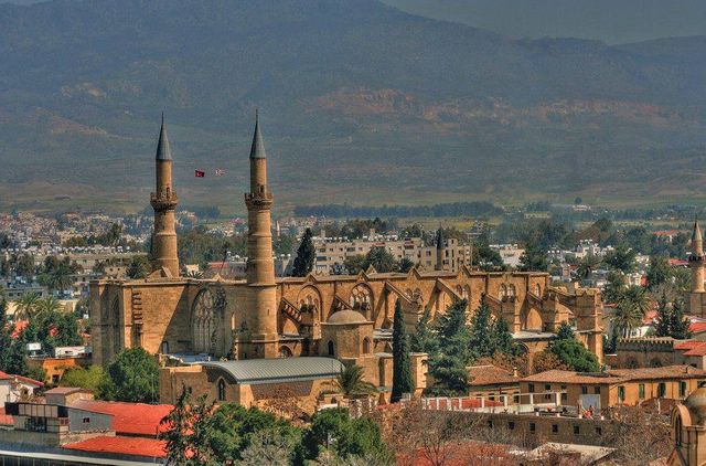 Selimiye-Mosque-Nicosia.jpg