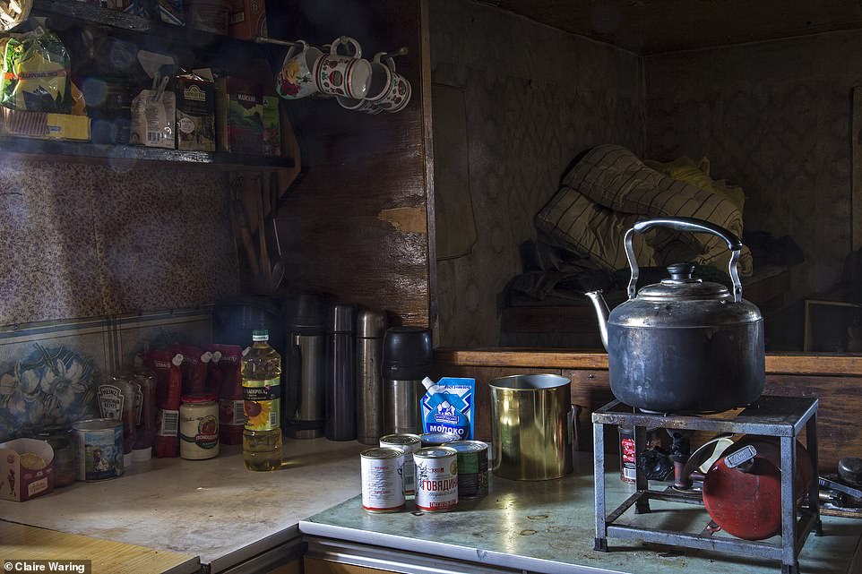 chen_inside_a_ranger_s_hut_on_-a-129_1550509416640.jpg