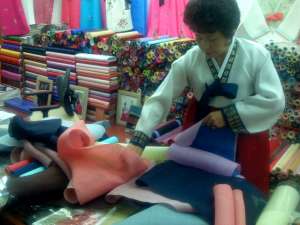 Korea-Hanbok-Dongdaemun_market.jpg