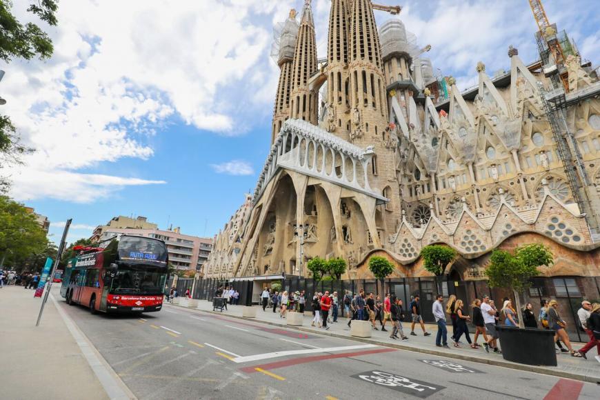 ica-of-the-Sagrada-Familia-Barcelona-Spain-870x580.jpg