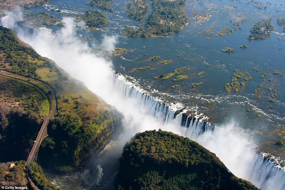 Victoria-Falls-on-the-Zambezi.jpg