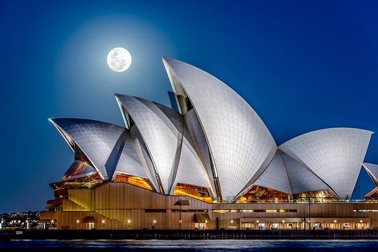 low-The-Moon-Full-moon-over-the-Sydney-Opera-House.jpg