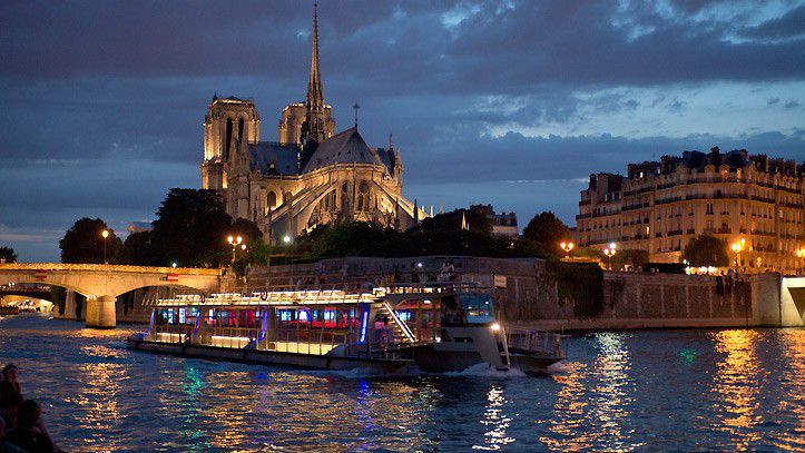 Paris-River-Cruise-at-night.jpg