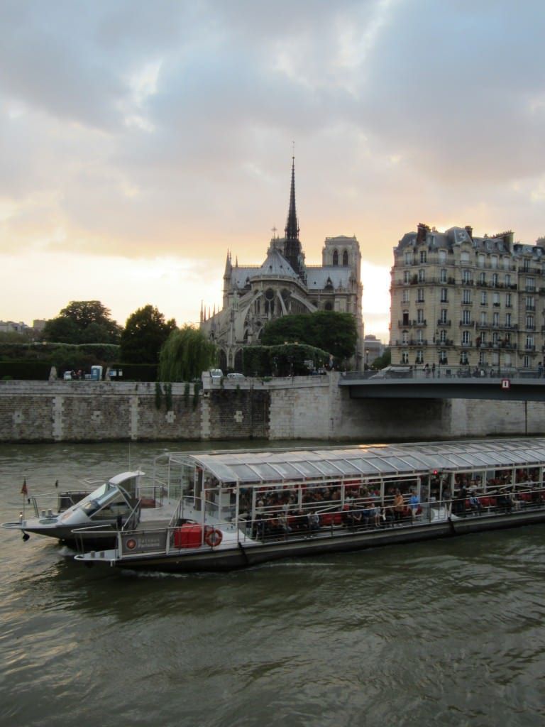 Cruising-the-Seine-River-in-Paris.jpg