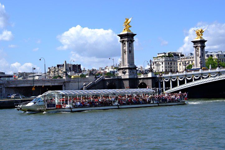 Amazing-Paris-Seine-River-Cruise.jpg