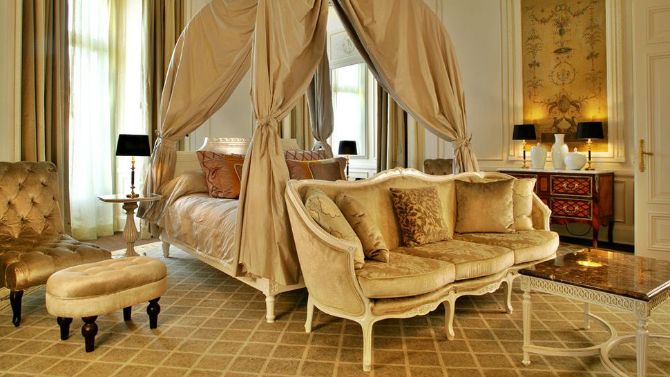 004279-02-golden-bedroom.jpg