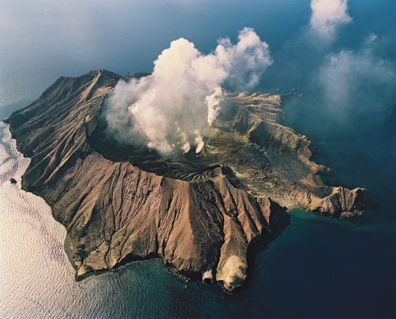 sland-was-in-eruption-from-December-1975-to-September-2000-the-longest-historic-eruption-episode.jpg