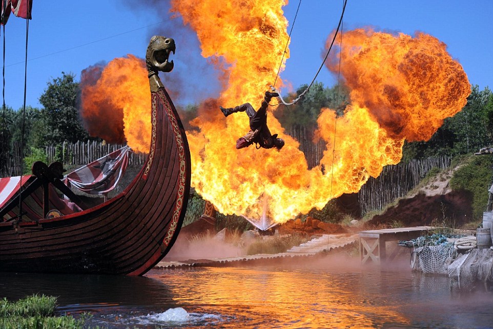 Le-Puy-du-Fou-historical-theme-park.jpg